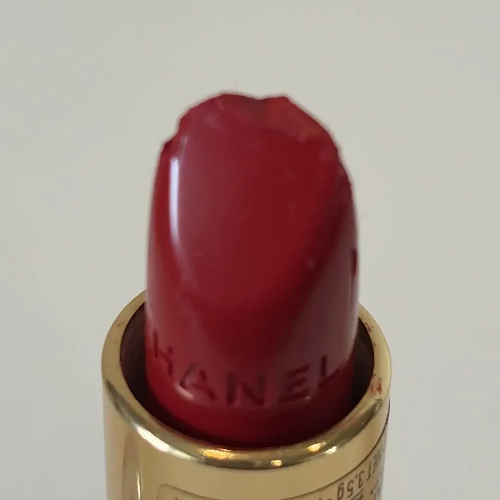 READ Chanel Rouge Coco Gabrielle 444 Satin Lipstick Hydrating Longwear Luxe Red